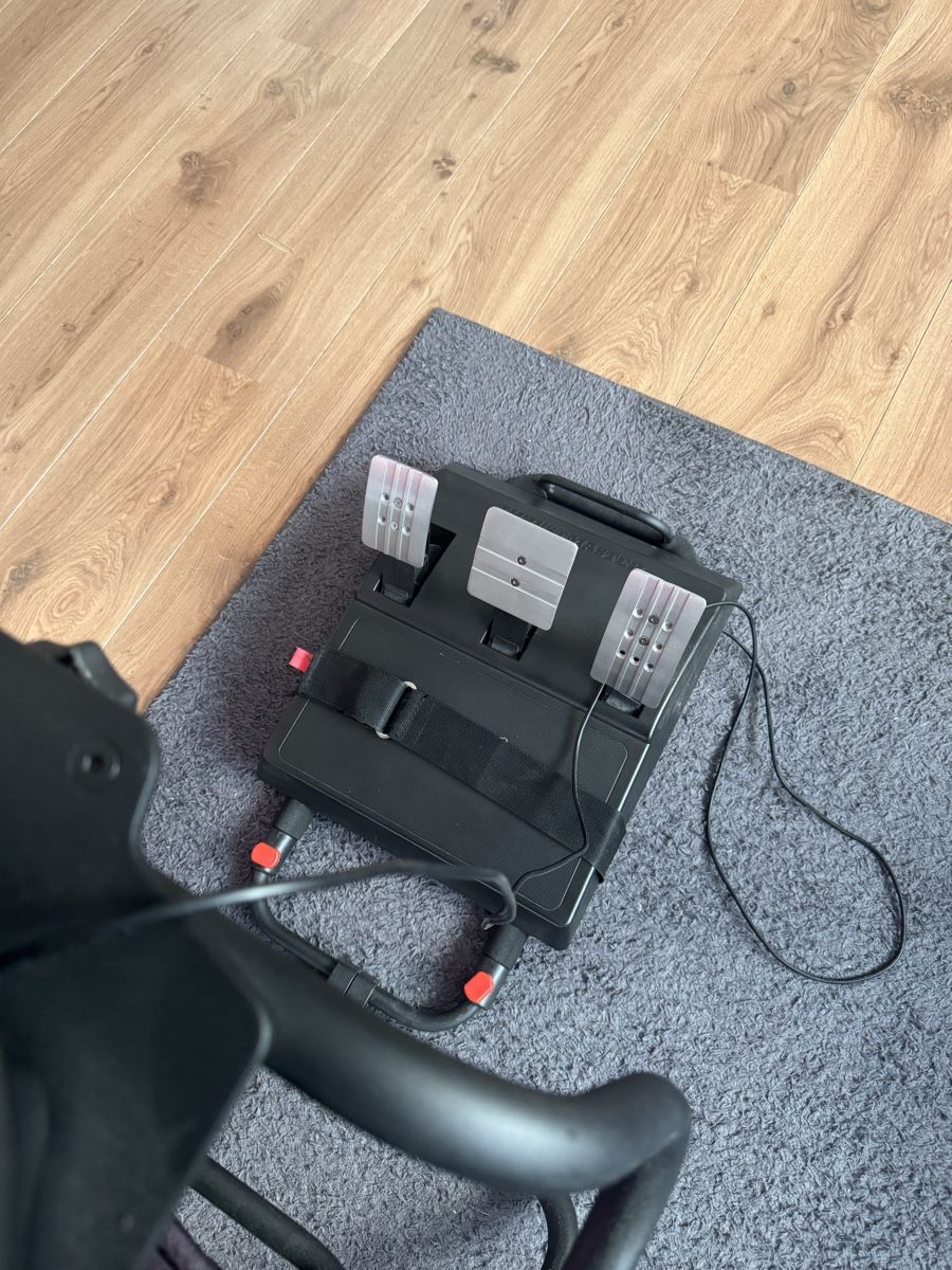 Thrustmaster Manettes: Playseat Challenge Rennspiel Sitz mit Thrustmaster T300 – D'occasion à Frauenfeld par mar_d9hn 2