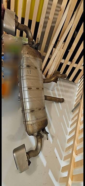 Porsche Sistemi di scarico: Porsche Cayenne 92A Auspuff Endschalldämpfer – Usato da Rothenthurm venduto da eftoya 1