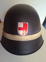 Antiker Schweizer Feuerwehr Stahlhelm mit Leuchtband