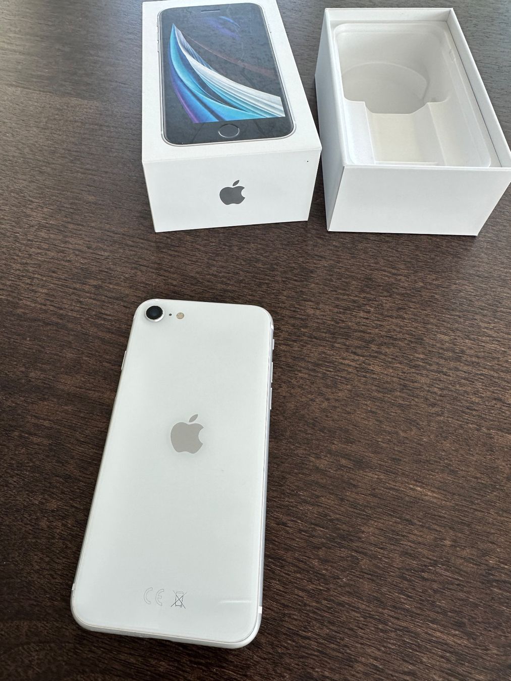 Apple Telefoni cellulari / Smartphones: iPhone SE weiss 128 GB – Usato da Dietlikon venduto da LASSIVA 3