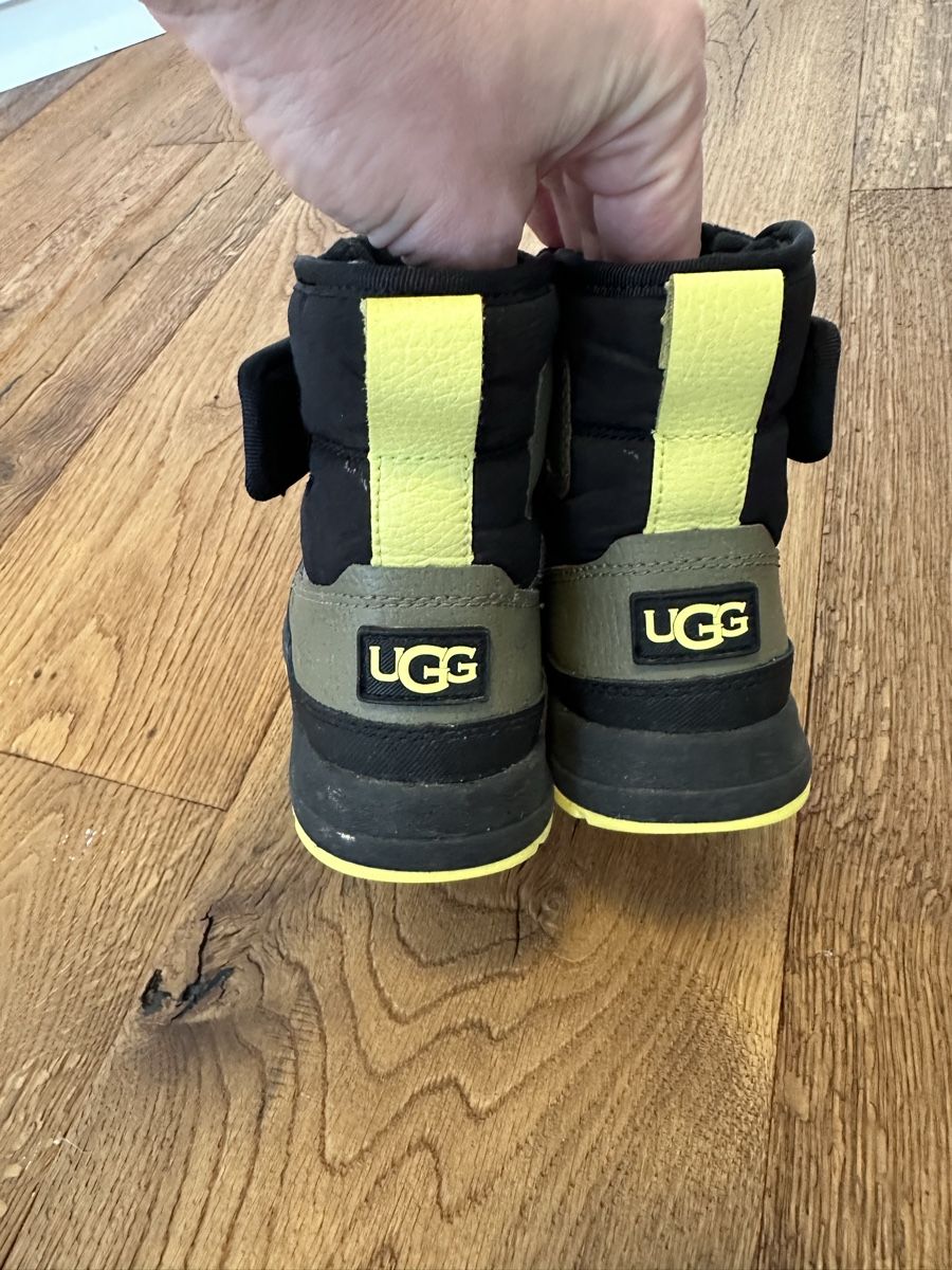 Ugg Chaussures garçon: Uggs, size 26 – D'occasion à Küssnacht am Rigi par hor_dpb7 3