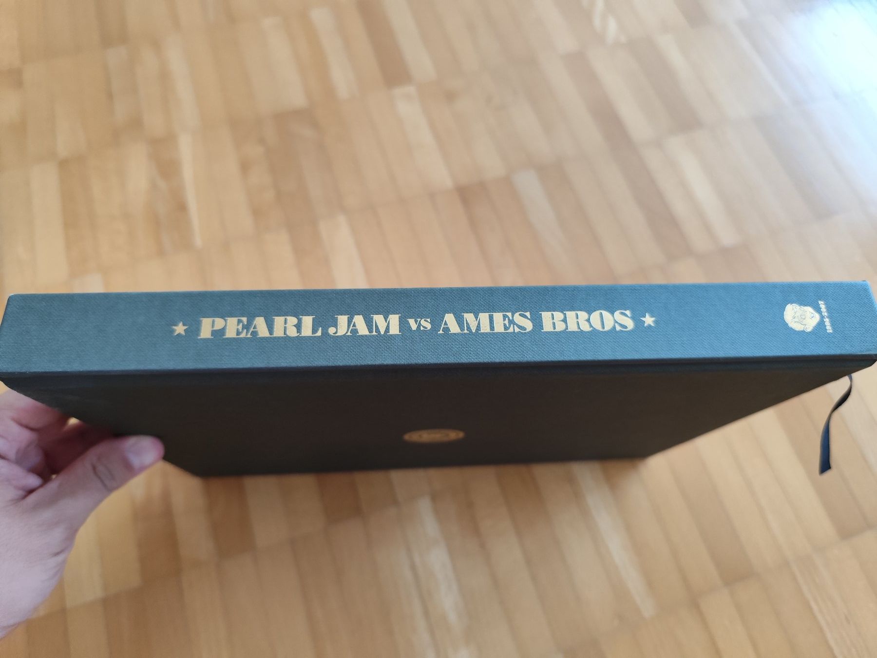 Libri: Pearl Jam vs Ames Brothers - Buch – Usato da Zofingen venduto da Debohli 2