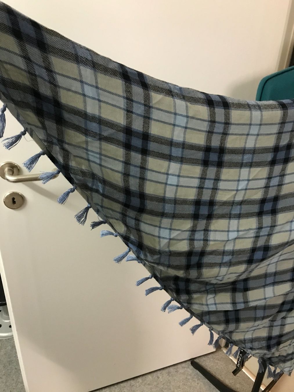 Foulard & Sciarpe: Halstuch blau kariert, Fransen, dreieckig – Usato da Guntershausen venduto da Gloominati 2