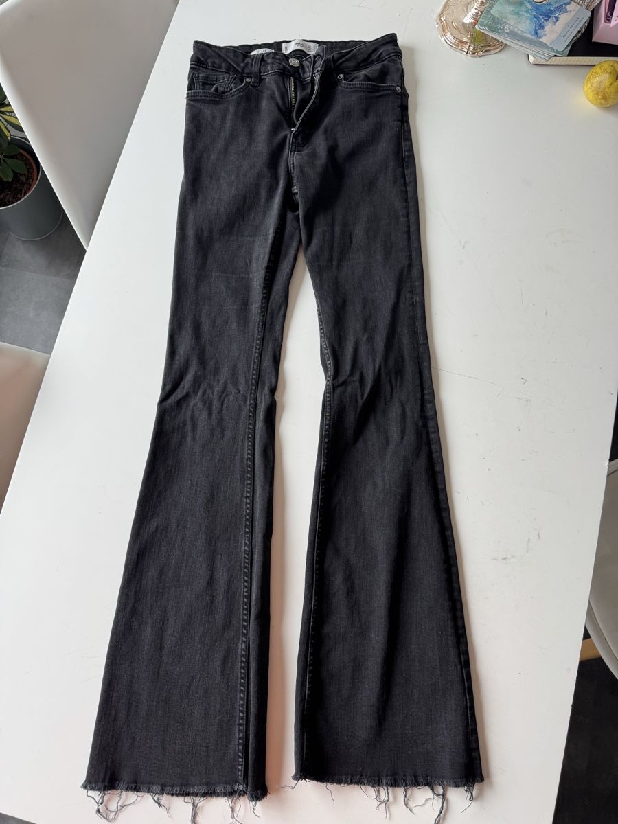 Mango Jeans: Black Flare Jeans Mango Denim Distressed, goth – Neu (gemäss Beschreibung) aus Zürich von forestF4iry