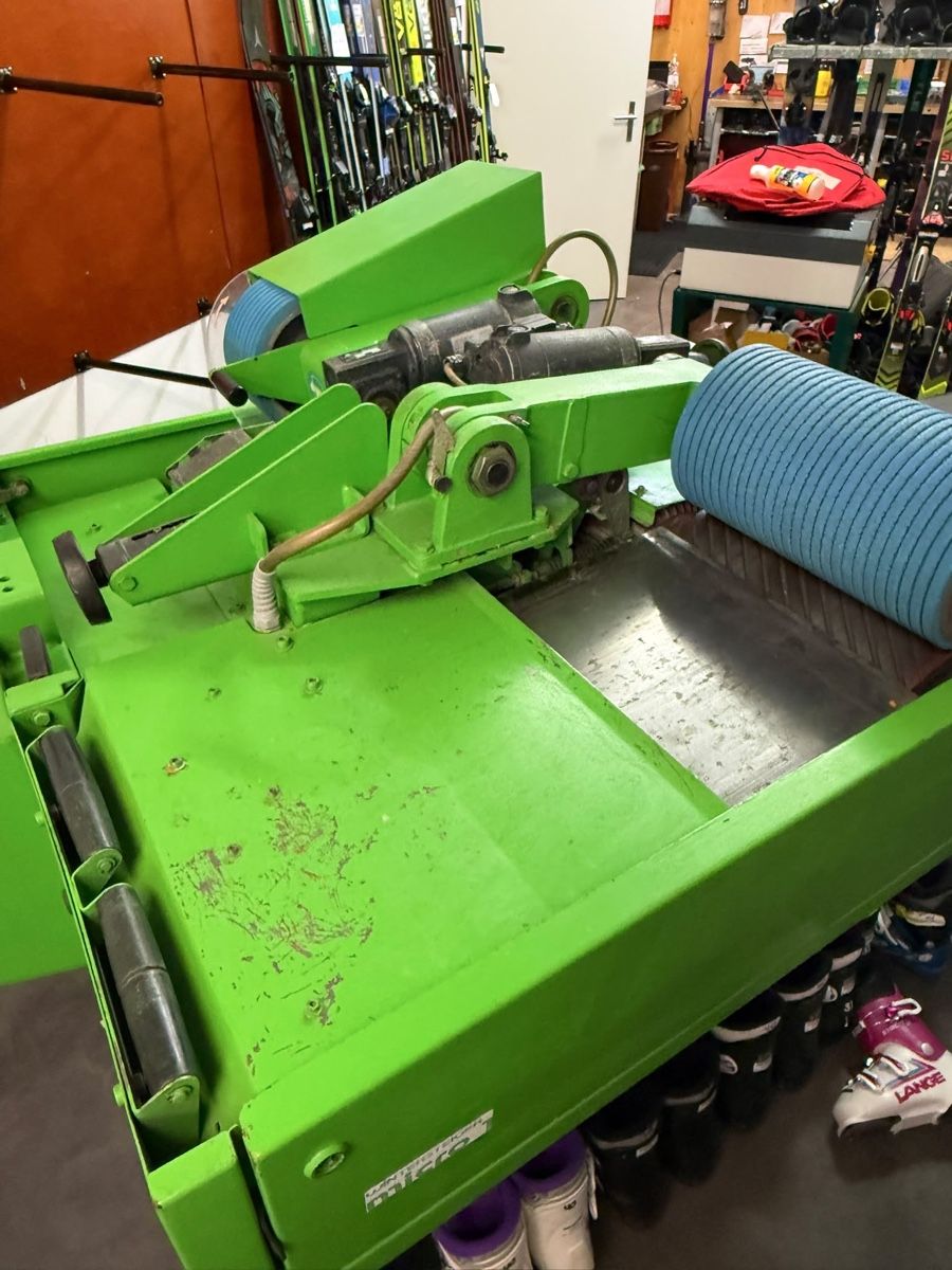 Aiguiseuses & polisseuses: Skischleifmaschine Micro 1 Wintersteiger – D'occasion à Wil SG par Anairda 4