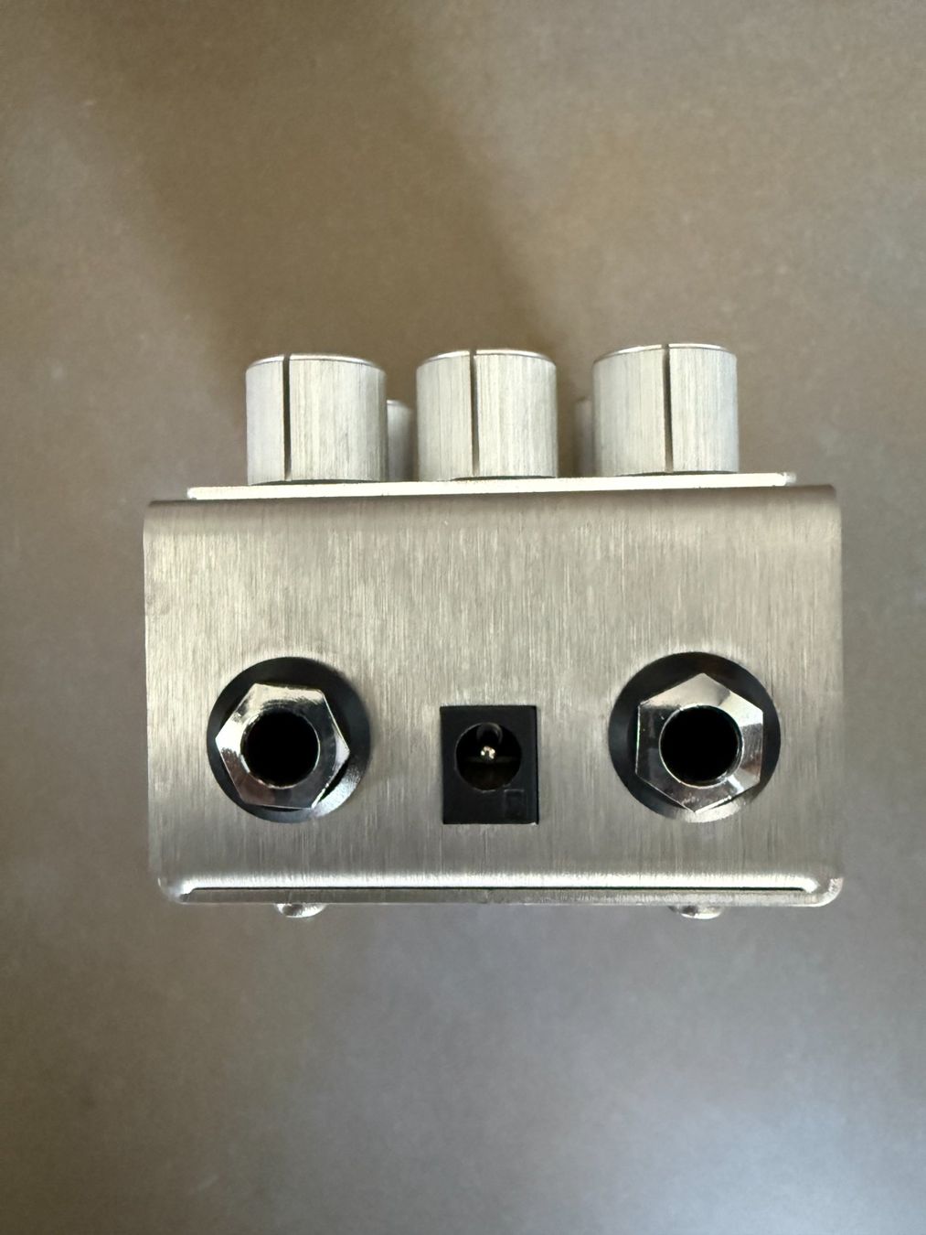 Instruments de musique: Origin Effects Cali 76 Compact Bass Compressor – D'occasion à Schindellegi par Starfish007 2