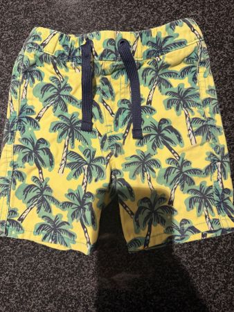 Sommerliche Shorts mit Palmenmuster, Grösse 80, Top!
