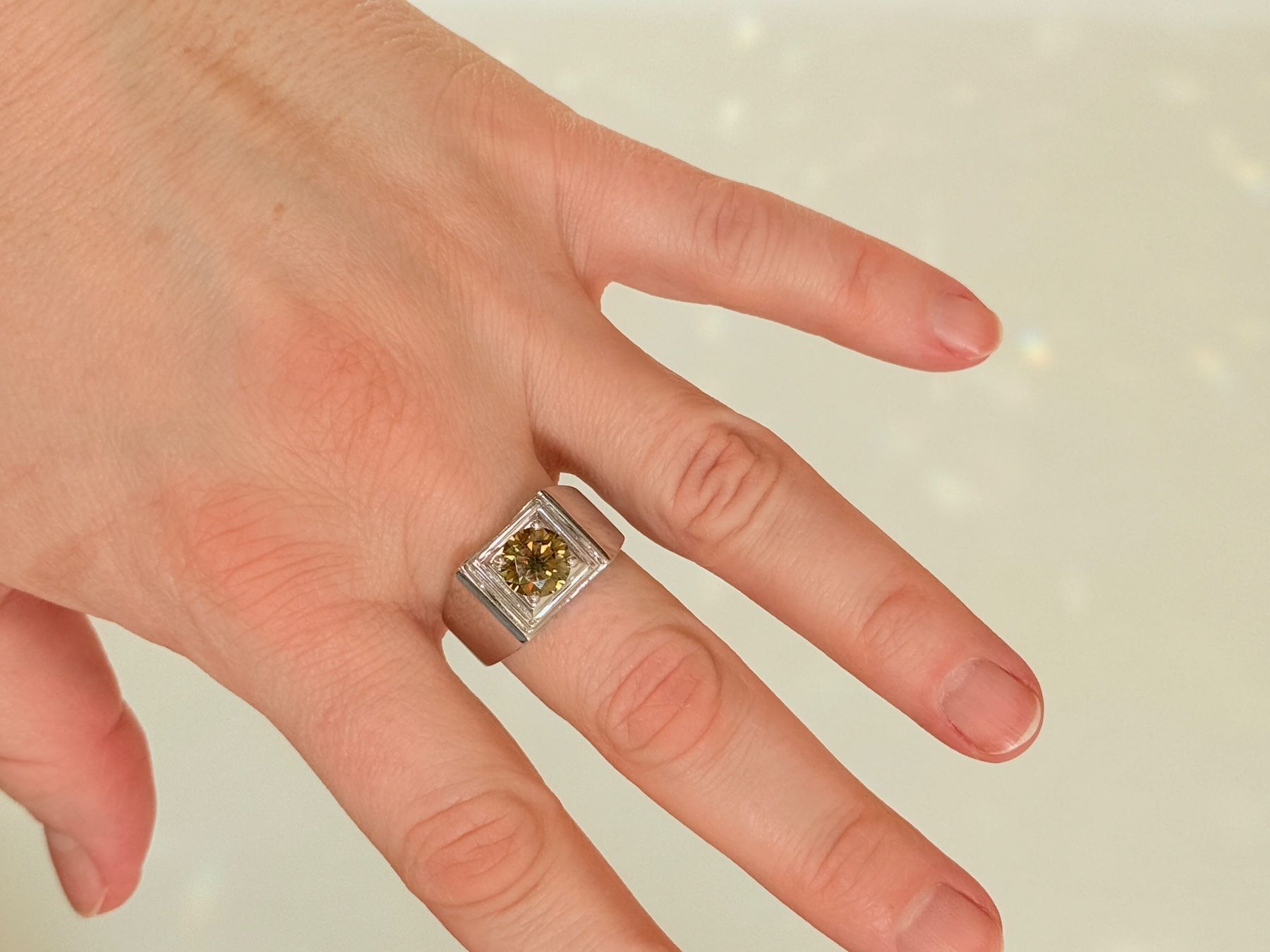 Ringe: 2.06 Ct Vvs1/+Round Brown Moissanite 61 SIZE – Neu und originalverpackt aus Genève von AWWA 1