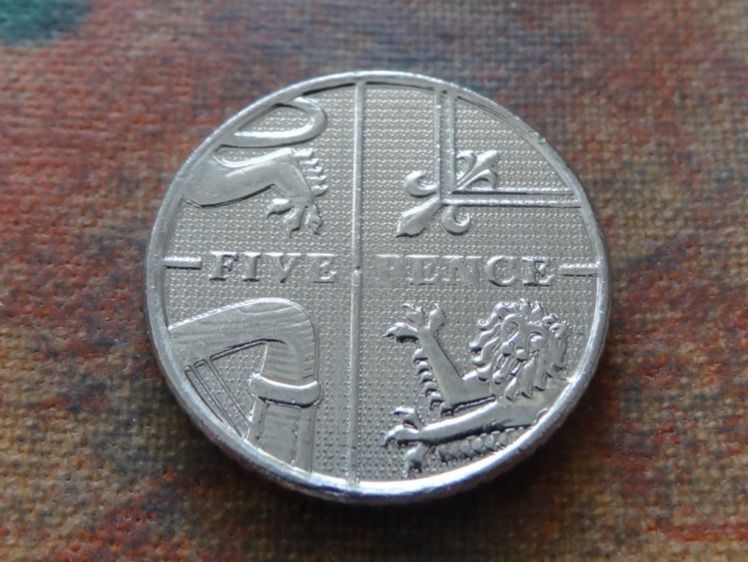 Alle Münzen: ROYAUME-UNI  5 Pence  2012 – Gebraucht aus Romanel-sur-Lausanne von Swift13 1