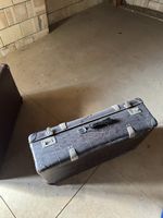 Alter grosser Reisekoffer mit Kroko-Prägung – Vintage Koffer