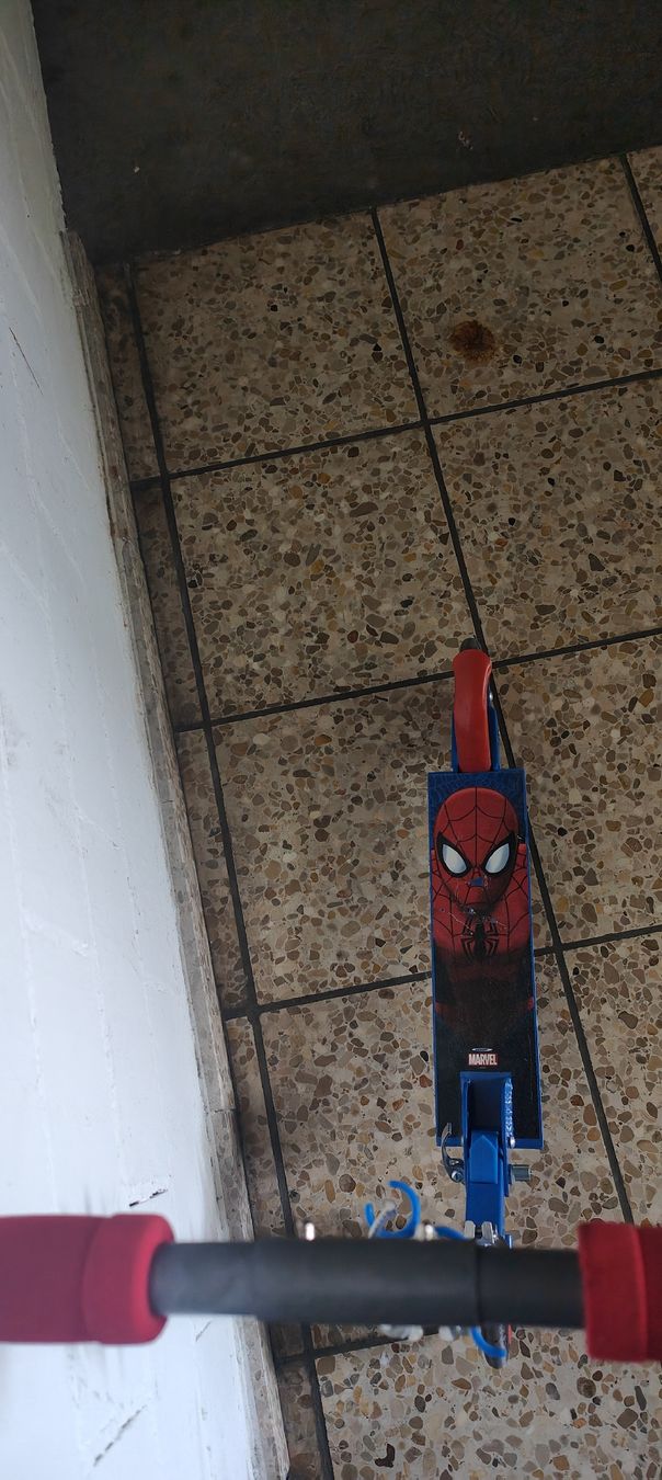 Fahrzeuge für Kinder: Spiderman Kinderroller: Top Zustand – Gebraucht aus Dietikon von R.Santos93 1