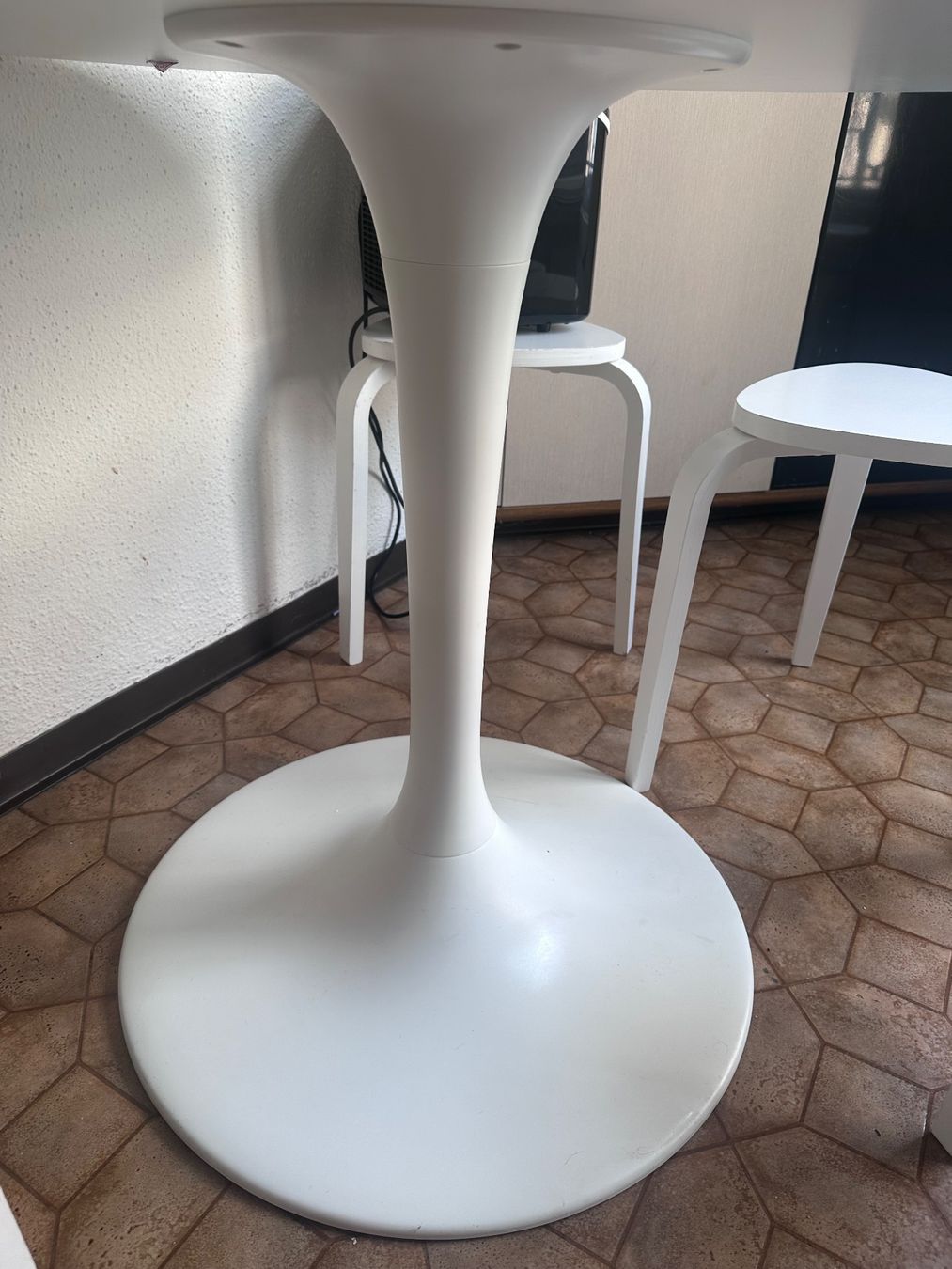 Tavoli: Tisch, inkl. 5 Stühle – Usato da Zürich venduto da Madlaura 1