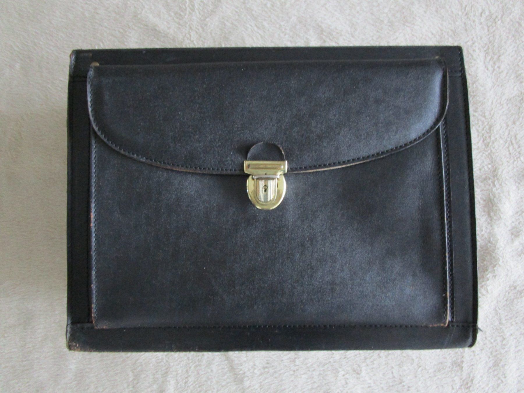 Valigie & Borse: LEDERTASCHE/ Pilotenkoffer – Usato da Rubigen venduto da Menthe 1