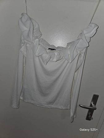 2 Offshoulder Tops 