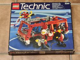 Neu: LEGO Technic Feuerwehrfahrzeug (8280 Sammlerstück)