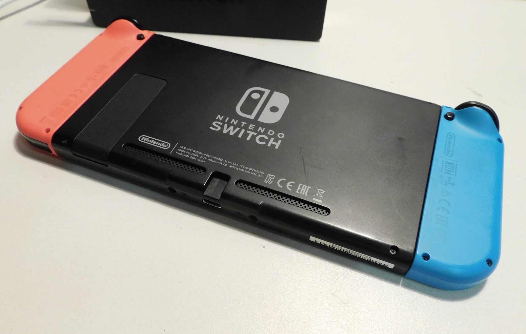 Nintendo Consoles: Nintendo Switch Konsole Zubehör Mario Controller – D'occasion à Sursee par 76 5