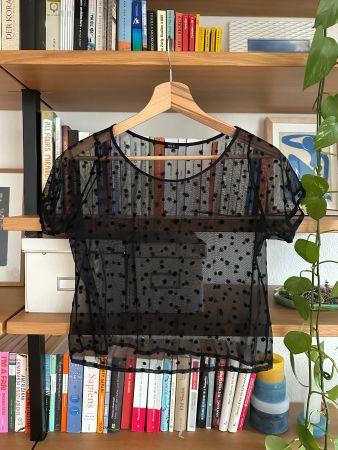 Schwarzes T-Shirt Negligé-Style