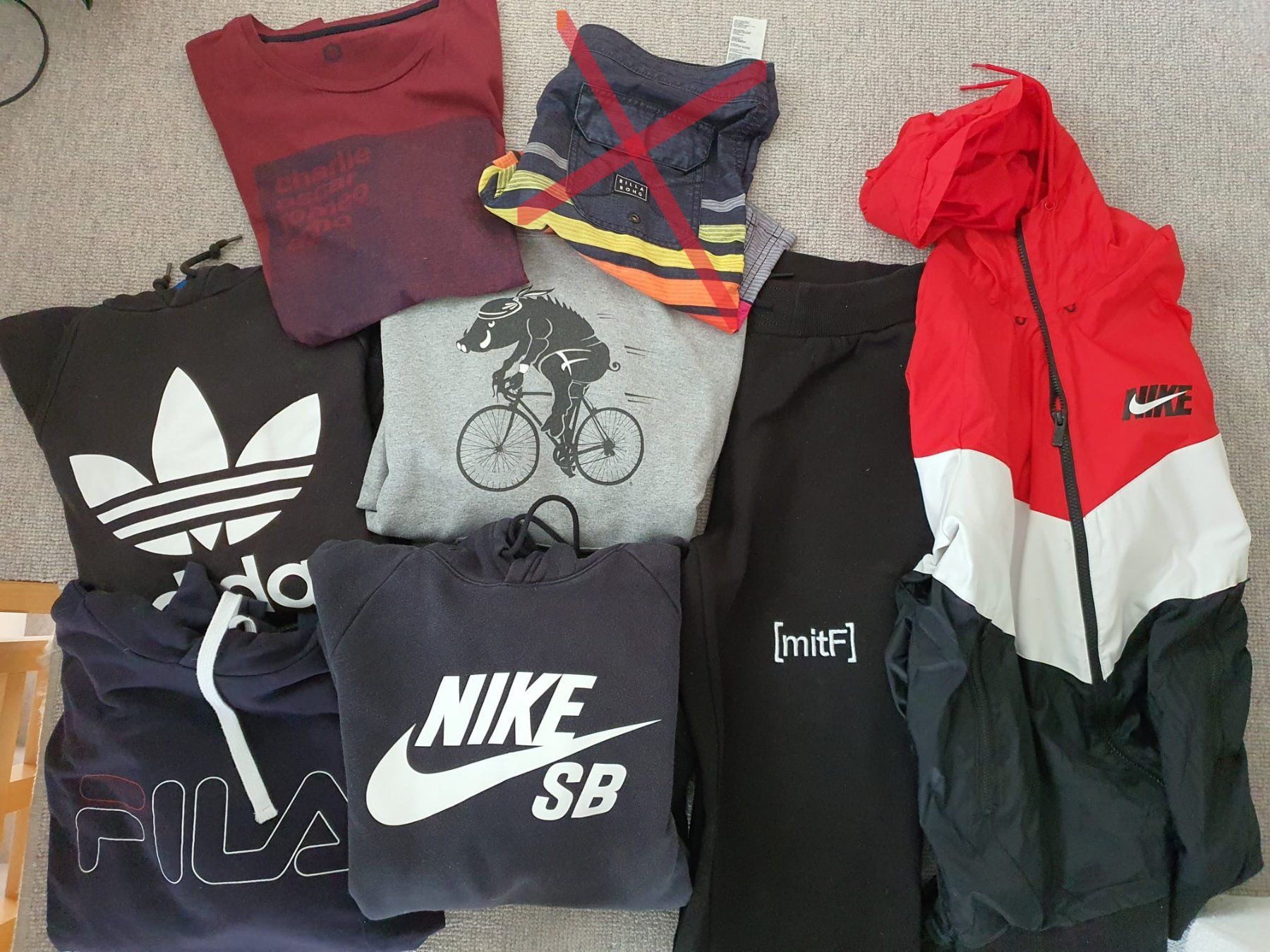 Lotti di vestiti: Kleiderpaket Gr. S/M – Usato da Schaan venduto da nekuwi