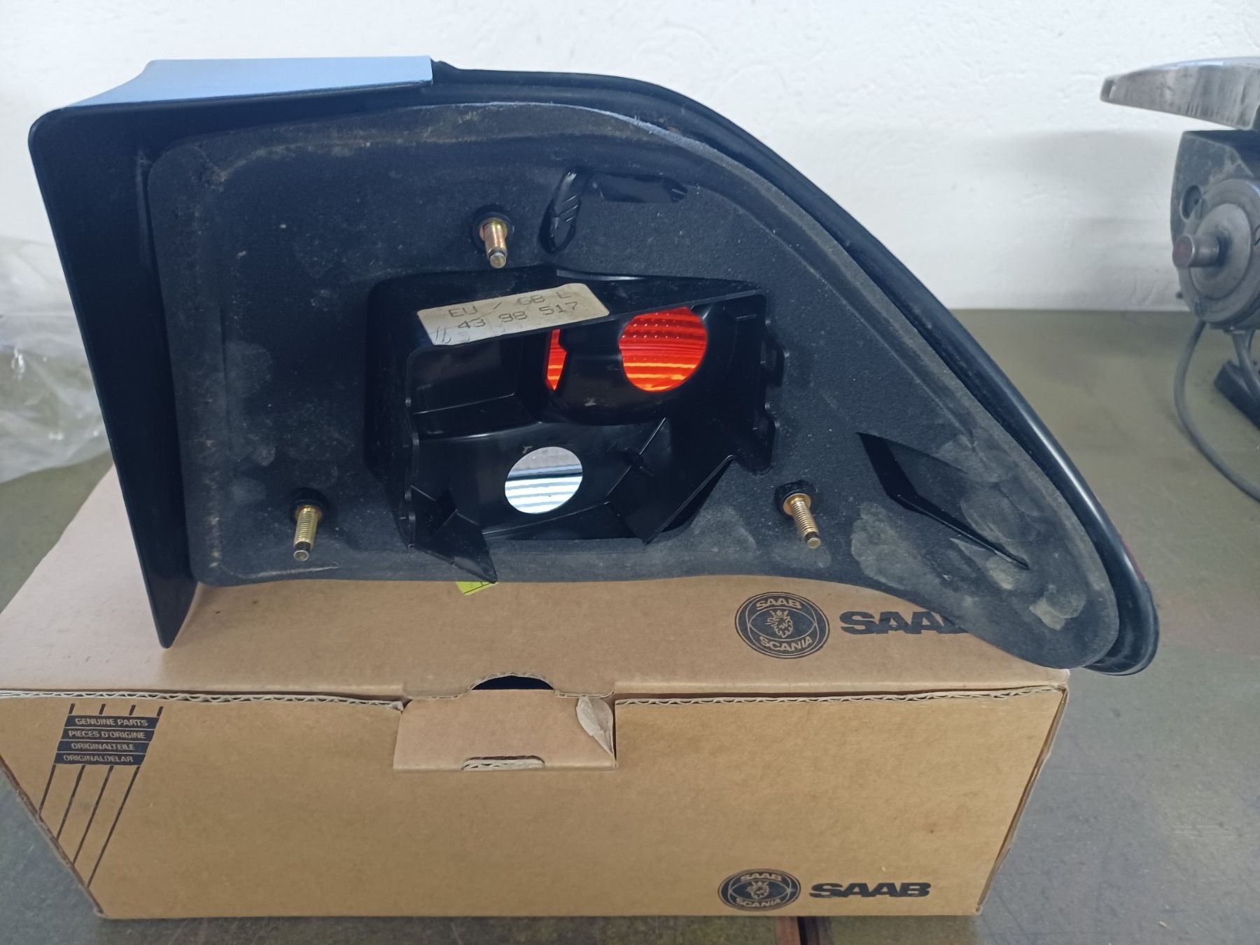 Saab Tutti pezzi di ricambio auto: SAAB Rückleuchte links  900 S Original NEU – Usato da Immensee venduto da bubi19 1