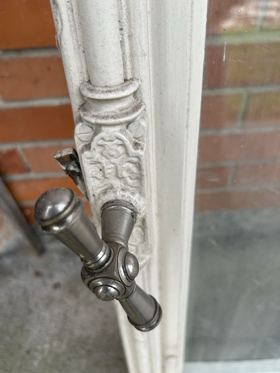 Fenster: Im Angebot ein rustikaler Fenster Flügel  – Gebraucht aus Gwatt (Thun) von ate_6ng8 5
