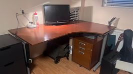 Bureau d'angle avec son caisson à roulette