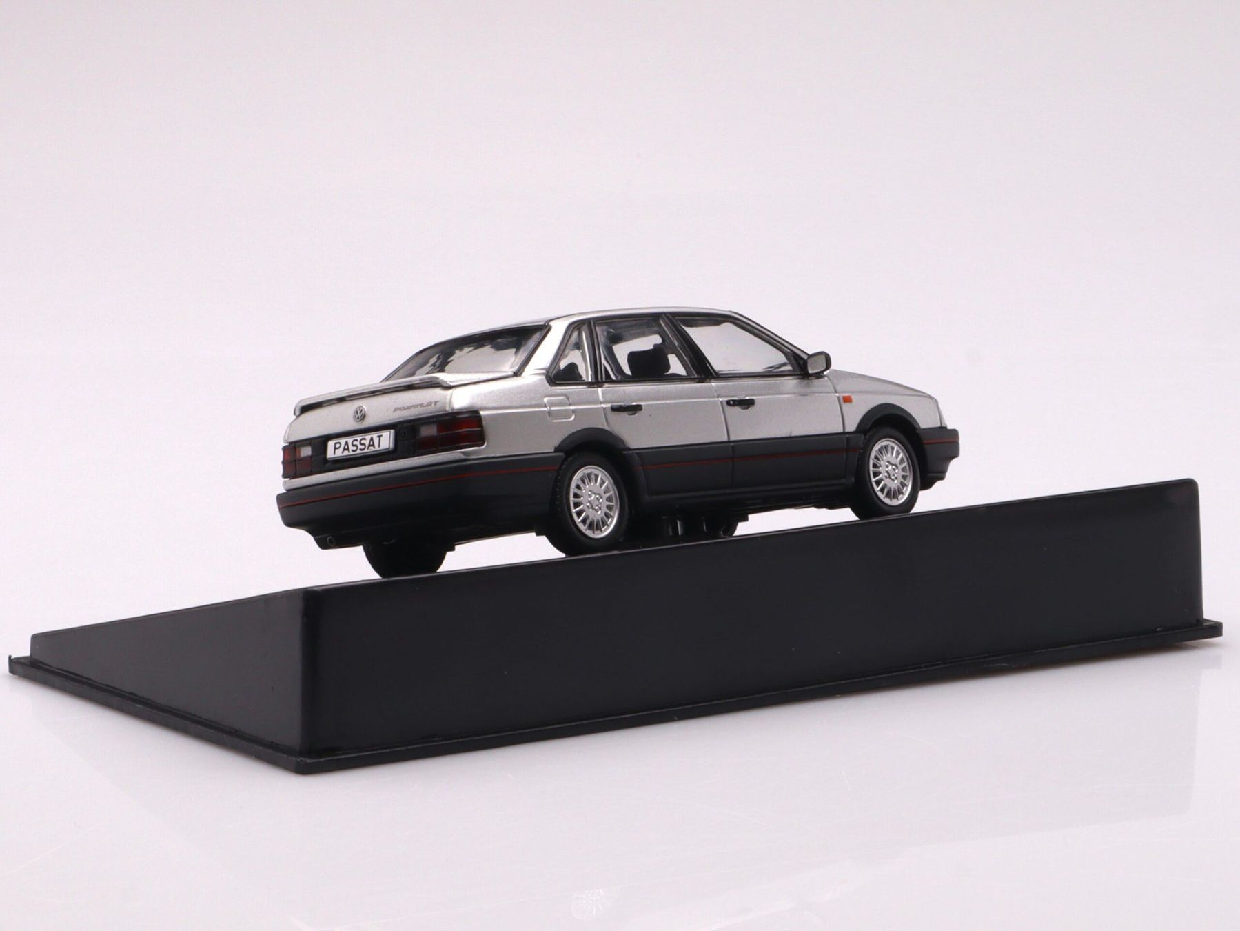 Volkswagen Modellini d'auto: VW Passat GT (1988) – Nuovo e nell'imballaggio originale da Flawil venduto da Imperiosud 7