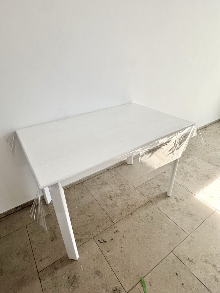 Tische: Weisser Tisch – 114 × 75 cm – Gebraucht aus Zürich von jul_l6kx 2