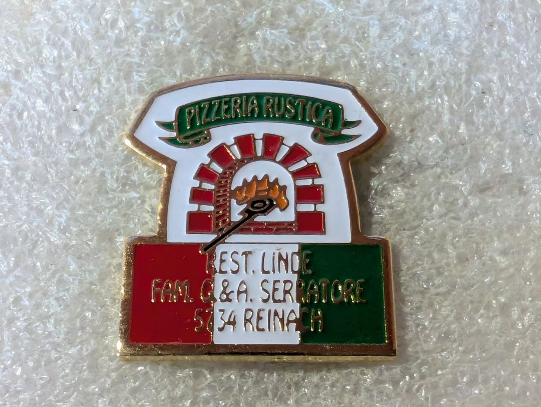 Plaketten & Abzeichen: Ansteckpin 173: Restaurant Linde Reinach – Gebraucht aus Oppligen von Pin-Fall-Shop