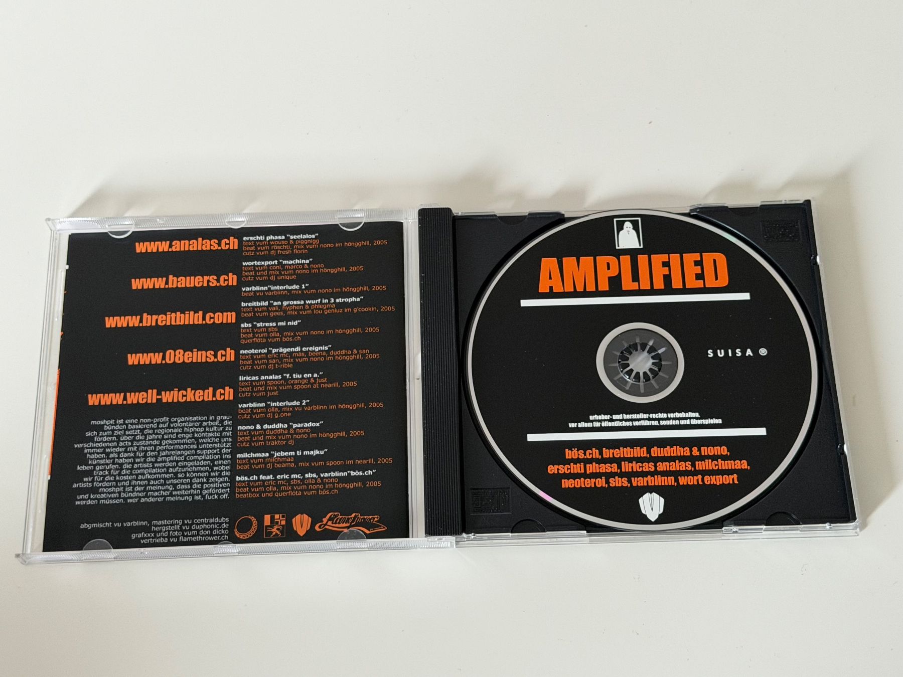 CD: MOSHPIT PRESENTS AMPLIFIED CD - Schweizer HipHop – Nuovo (secondo la descrizione) da Altstätten SG venduto da sheamus 2
