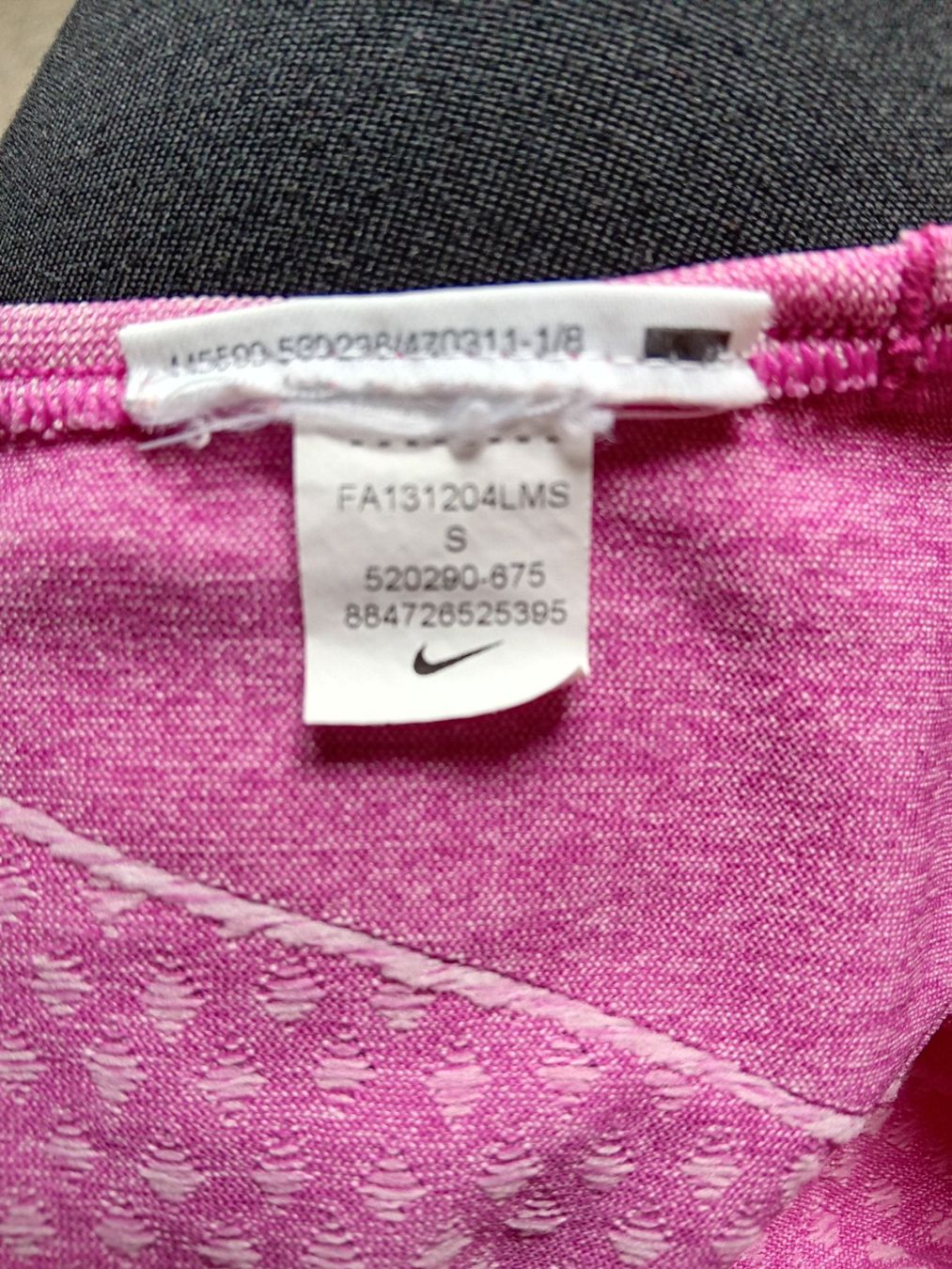 Nike Leibchen & Hosen: Sport shirt S – Gebraucht aus Rüthi (Rheintal) von titlis07 4
