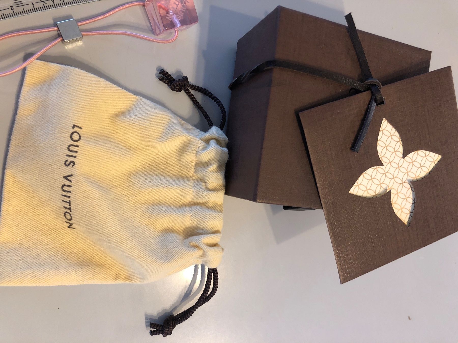 Louis Vuitton Accessori per capelli: Original Louis Vuitton Zopfband – Usato da Basel venduto da jrdn9 2