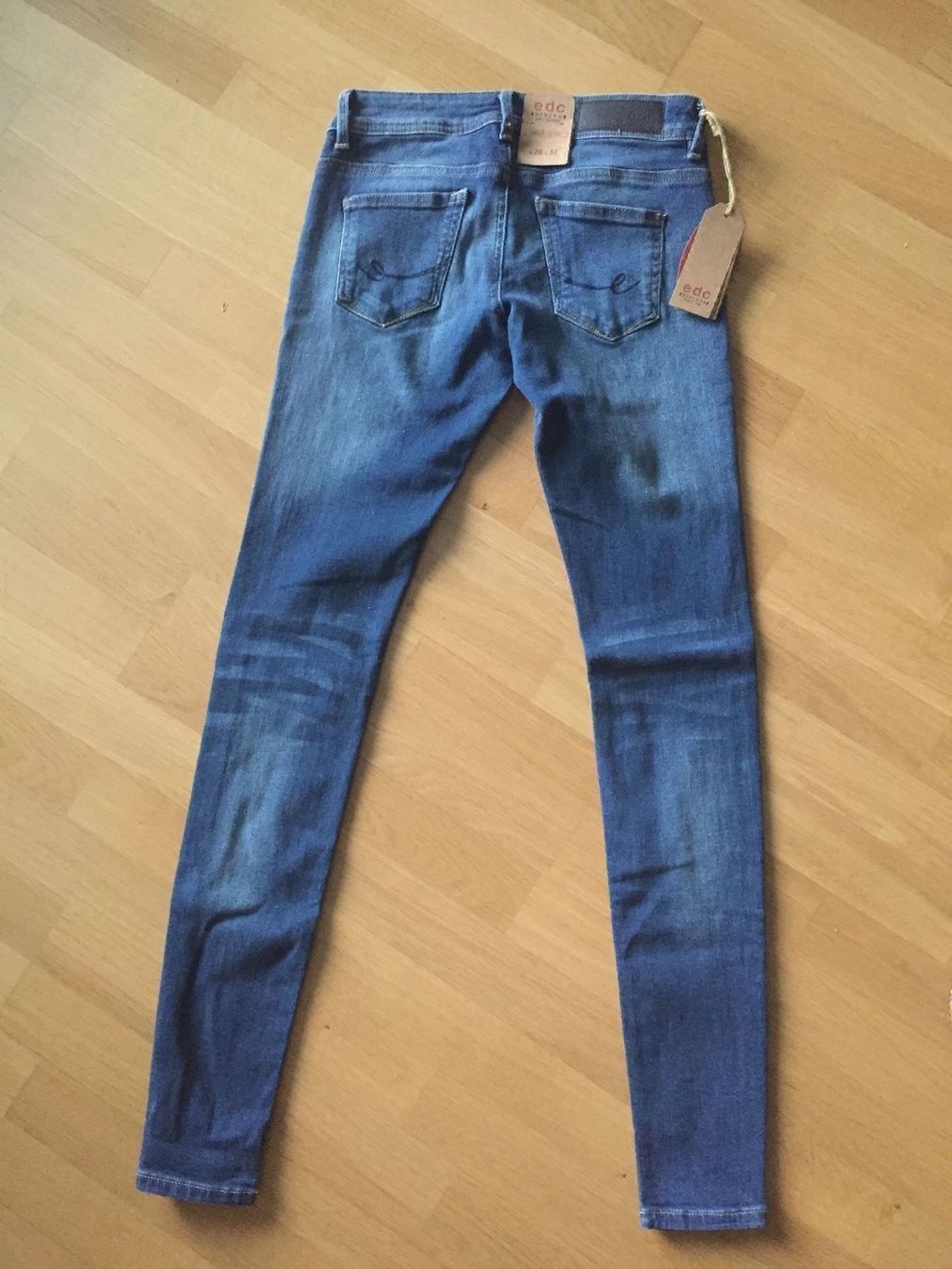Esprit Jeans: ESPRIT Jeans Hose W26 L32 – Nuovo e nell'imballaggio originale da Genève venduto da sunandwind 2