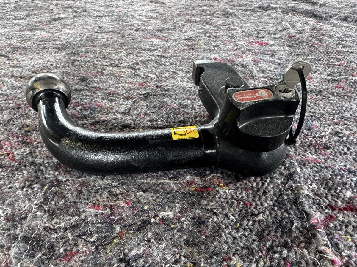 Ganci per rimorchio: Anhängerkupplung Hacken für Mazda 2 – Usato da Weier im Emmental venduto da mte_2ft7 2
