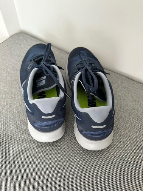 Nike Scarpe da uomo: Nike Leichte Running Schuhe  44 – Usato da Buchs ZH venduto da al03a 3