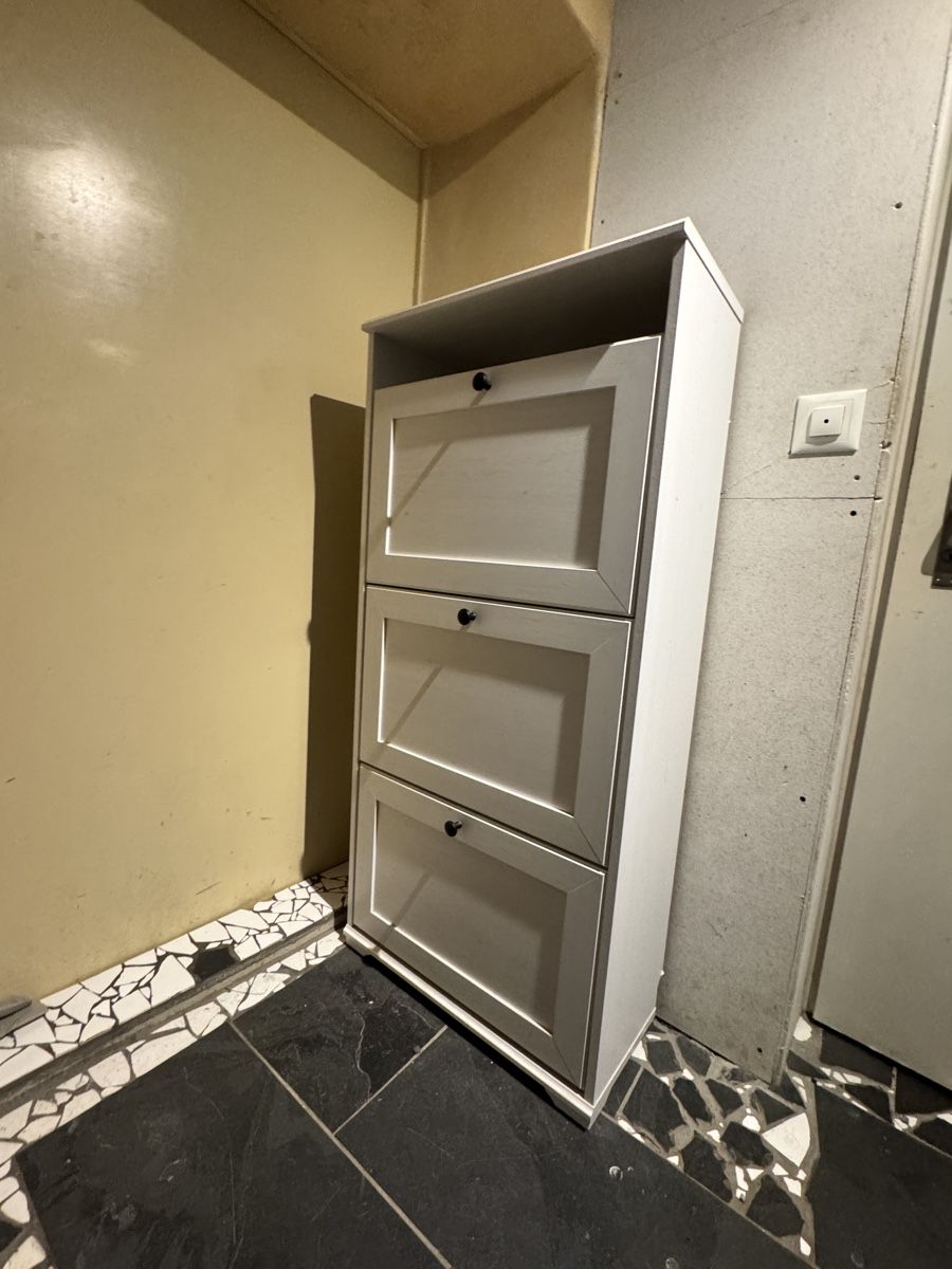 Ikea Armadi: IKEA Schuhschrank mit 3 Kippfächern – Usato da Brienz BE venduto da joe_t96j