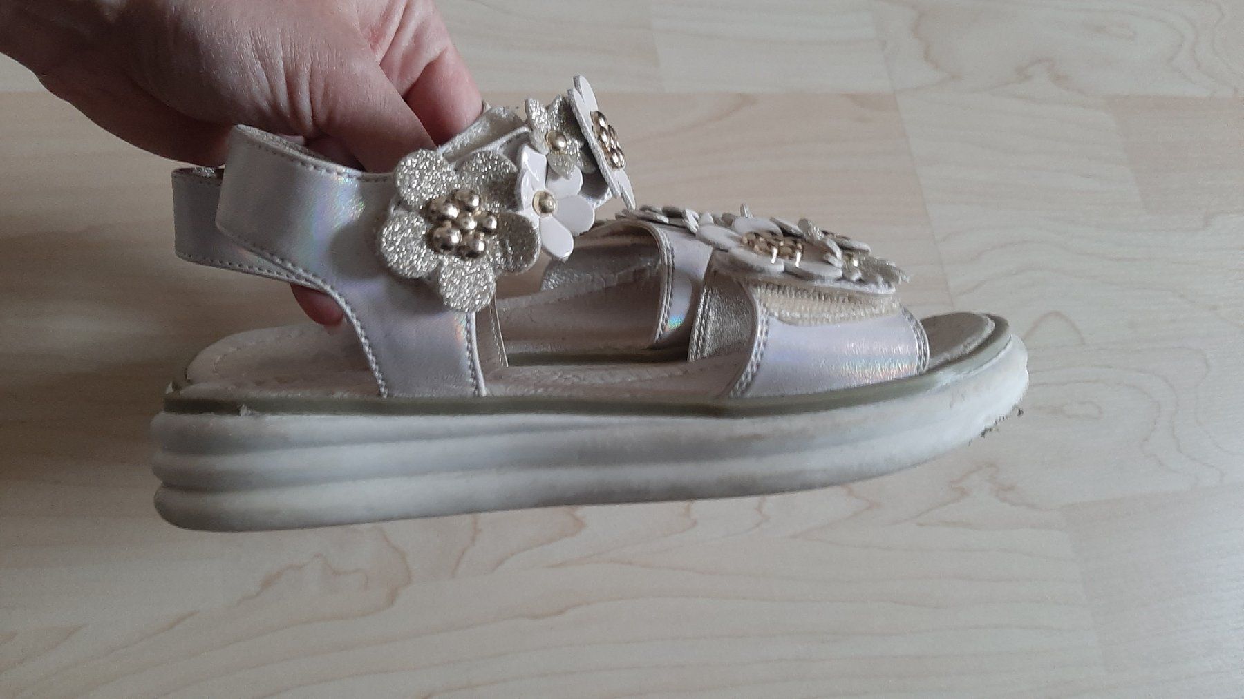 K..18 R G) Sommerliche Mädchen Sandalen, Gr. 32 (Gebraucht) in Wil SG ...