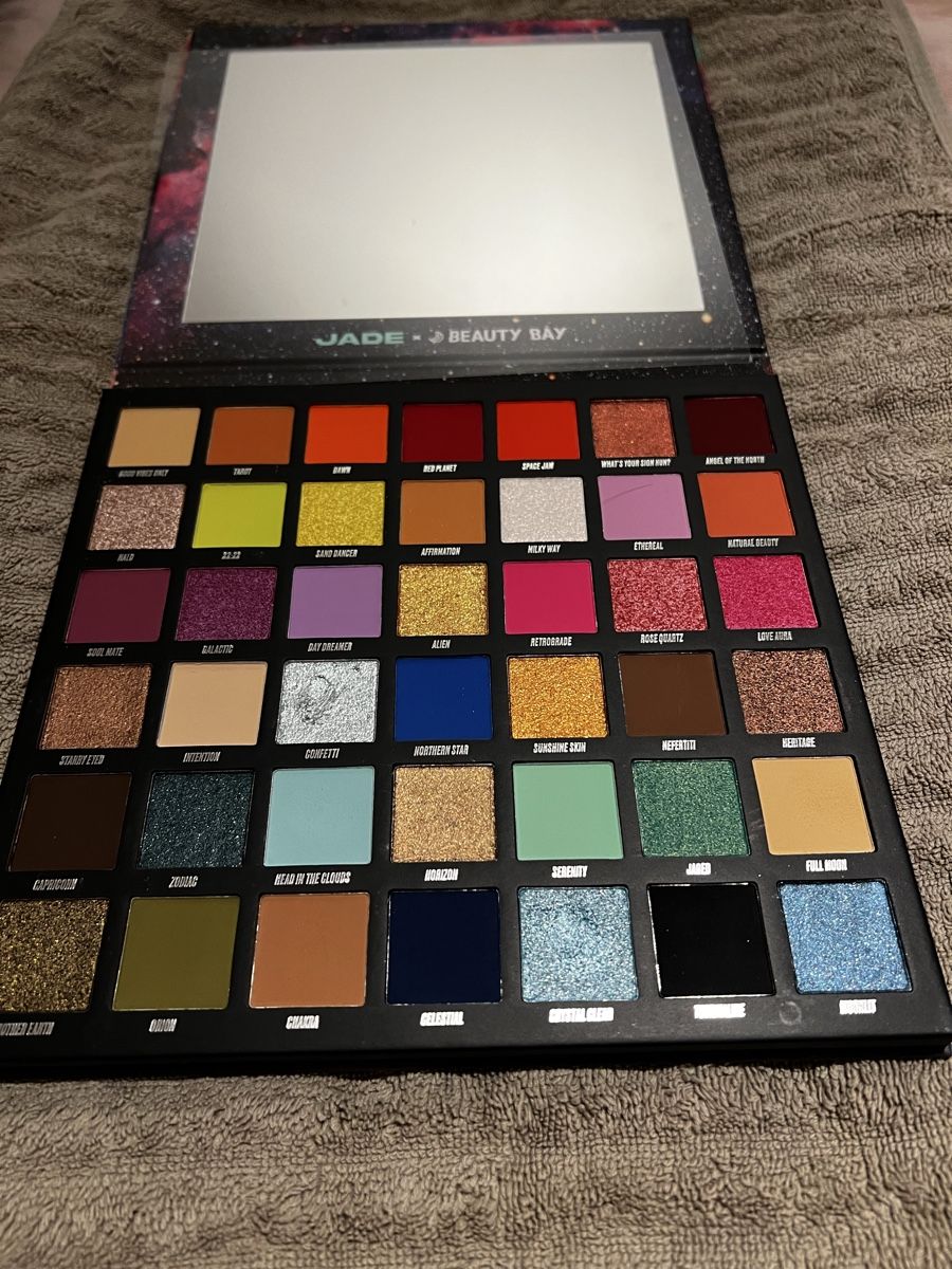 Make-up: Jade x Beauty Bay Eyeshadow Palette – Neu (gemäss Beschreibung) aus Bülach von xAngiPestana.