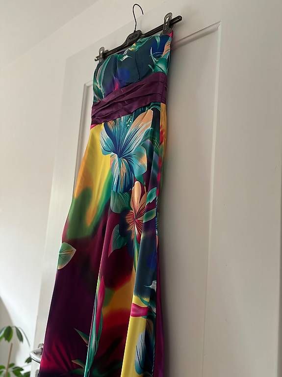 Kleider: Langes Kleid, Grösse S – Gebraucht aus bern von AAAA-A5 2