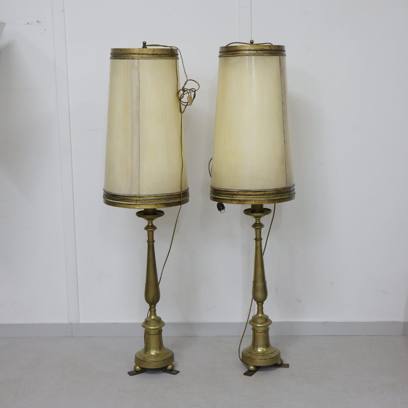 Lampen: Vintage Messing Stehlampen – Gebraucht aus Volketswil von brockipfannenstil