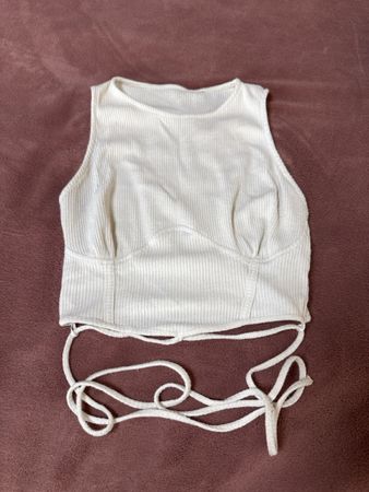 Ärmelloses, weisses Sommer Top mit Schnüren, S