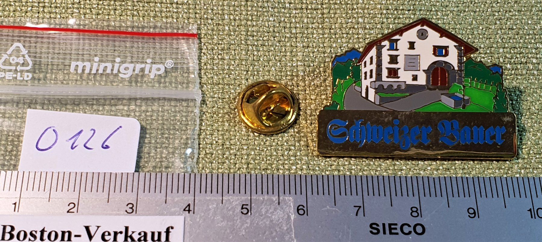 Placchette & Badge: O126 - Pin Haus Schweizer Bauer / Brunnen – Usato da Reinach BL venduto da Boston-Verkauf 2