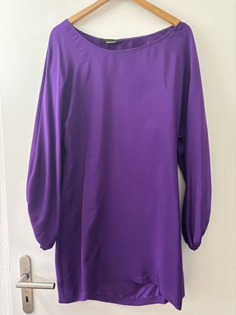 Kleid aus Seide, M