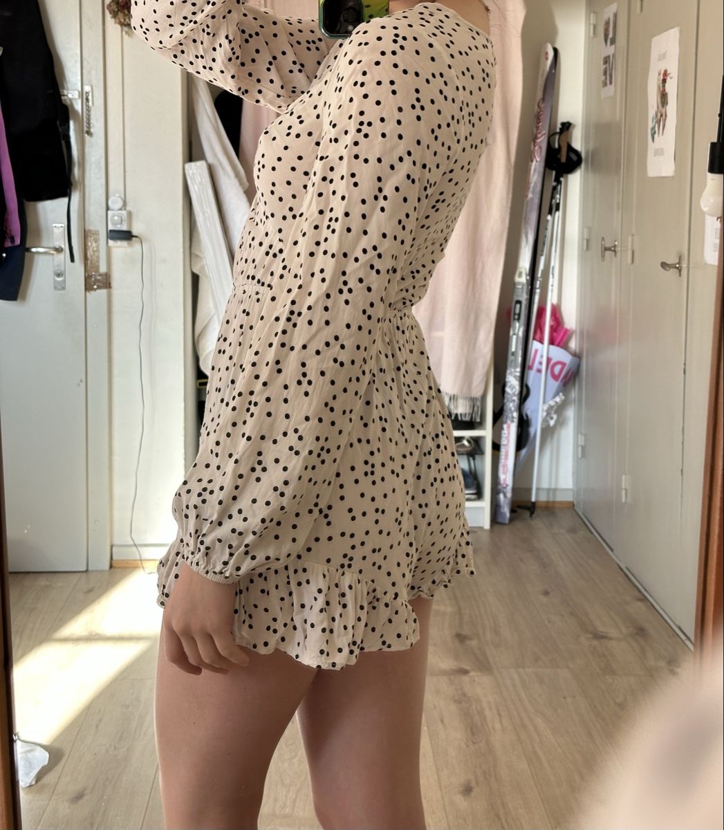 Jumpsuits: Sommerlicher Playsuit mit Punktemuster, Grösse S/36 – D'occasion à Zürich par mar_8myn 1