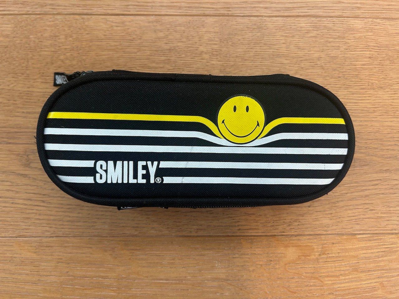 Herlitz Altro in Scrittura & Disegno: Stifte- Etui schwarz HERLITZ Modell "SMILEY" – Usato da Grub AR venduto da DukeStatham