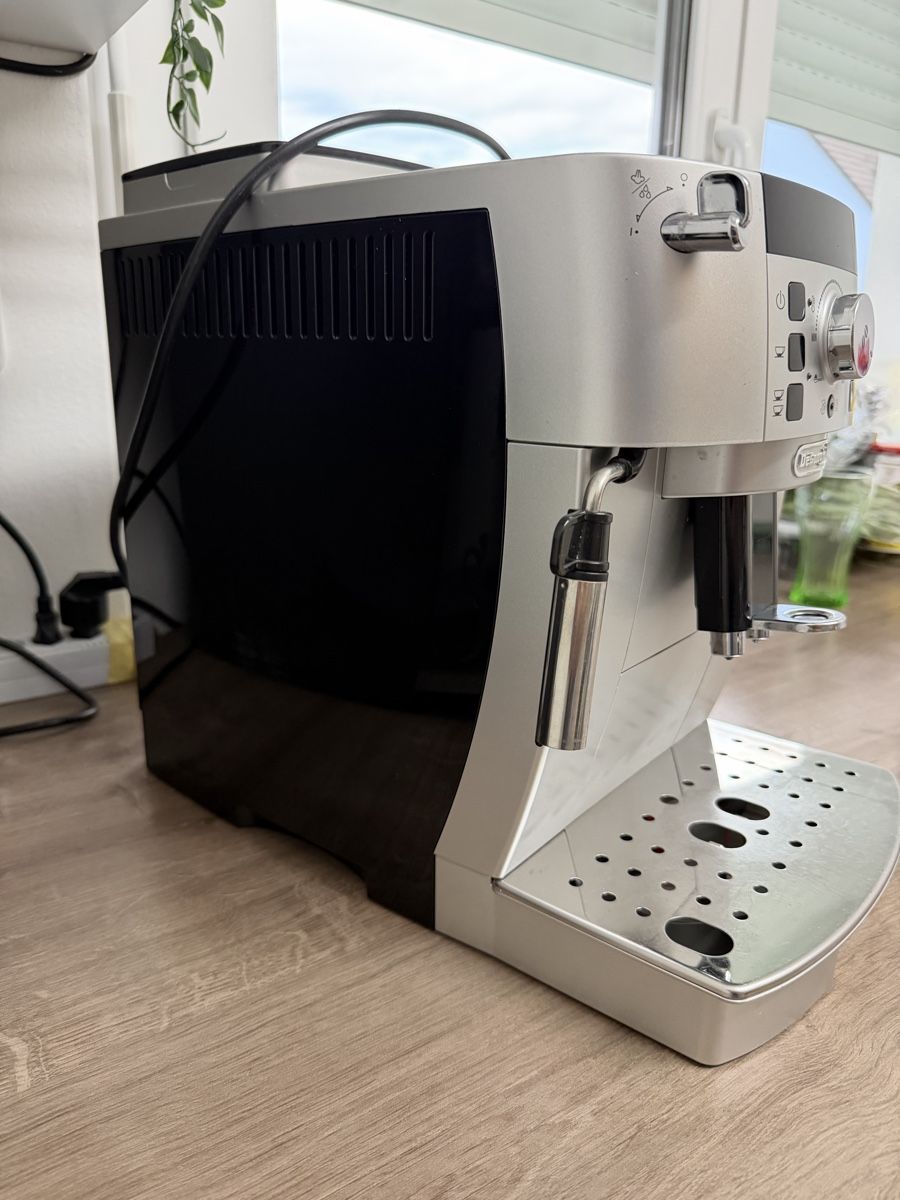 De'Longhi Macchine per caffè & Macchine per espresso: De Longhi Magnifica S – Usato da Basel venduto da kur_y25t 3