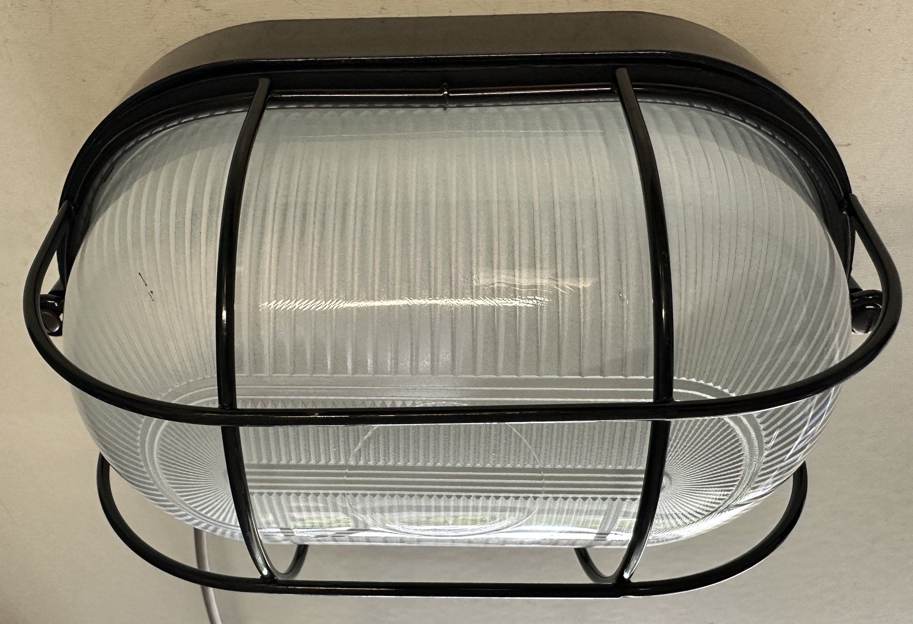 Kronleuchter & Deckenlampen: Wand.-Deckenleuchte oval schwarz E27, 230V occ. – Gebraucht aus Hergiswil NW von hpb_9bvx 2