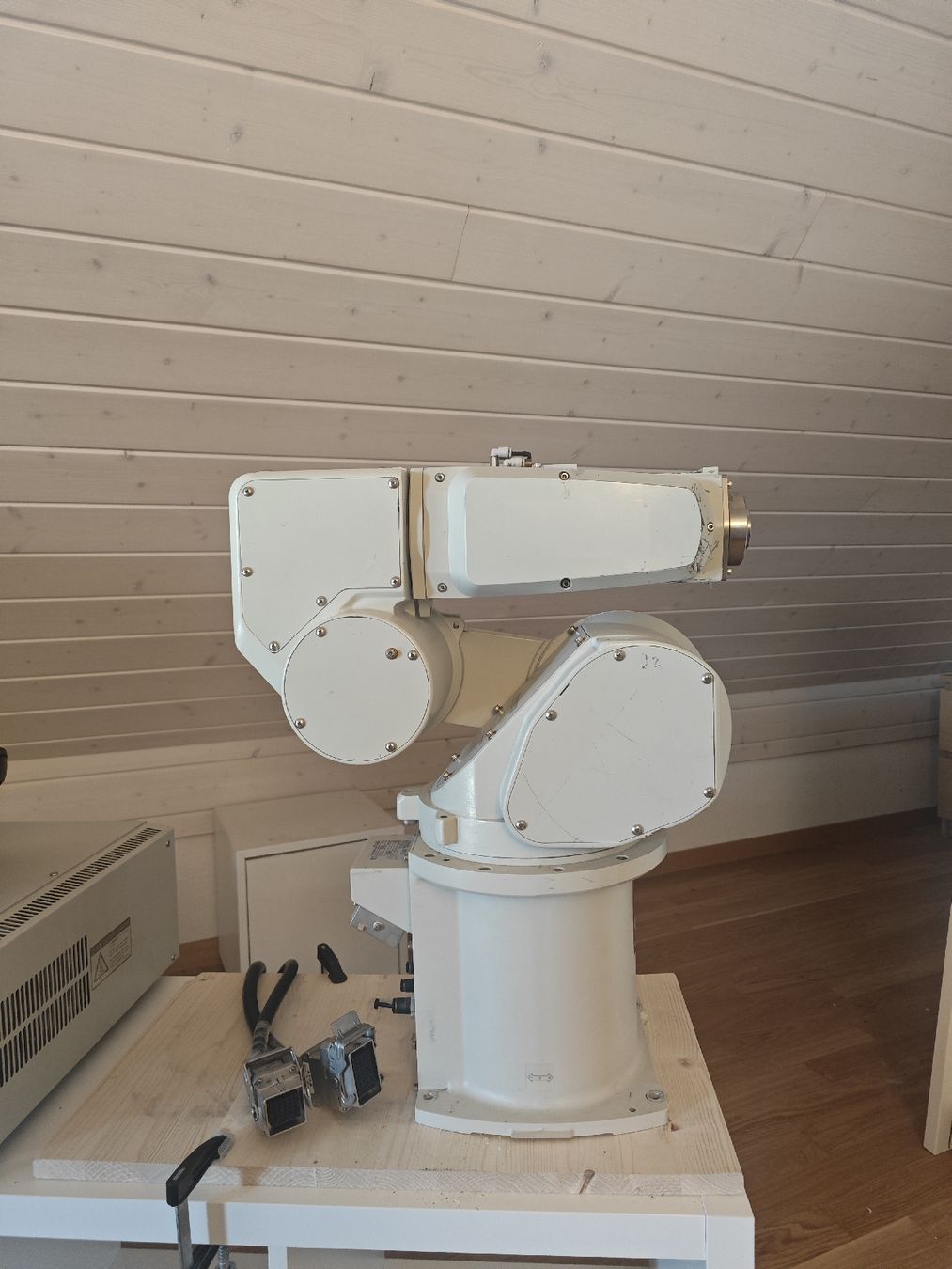 Mitsubishi Tutte le macchine: Robot industrielle Mitsubishi Melfa RV-3SD – Usato da Vernier venduto da lok_7dmb 2