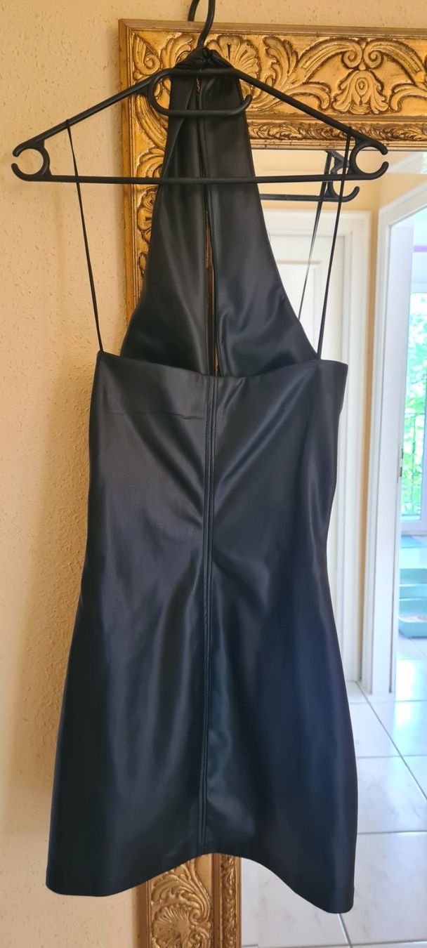 Bershka Kleider: Bershka Mini-Kleid Kunstleder – Gebraucht aus Allschwil von Virgo 2