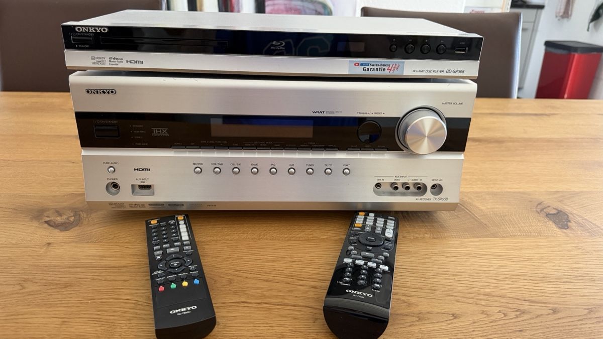Onkyo Home Cinema: Onkyo AV Receiver TX-SR6 + Blu-ray Player BD-SP308 – Usato da Uster venduto da Schmidtbande