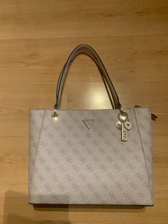 Guess Noelle 4G- Logo